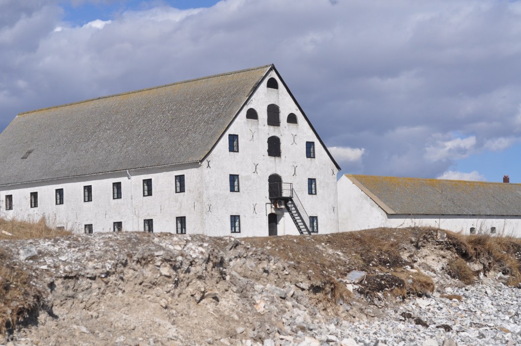 Vackert hus alldeles vid stranden.