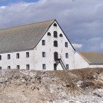 Vackert hus alldeles vid stranden.