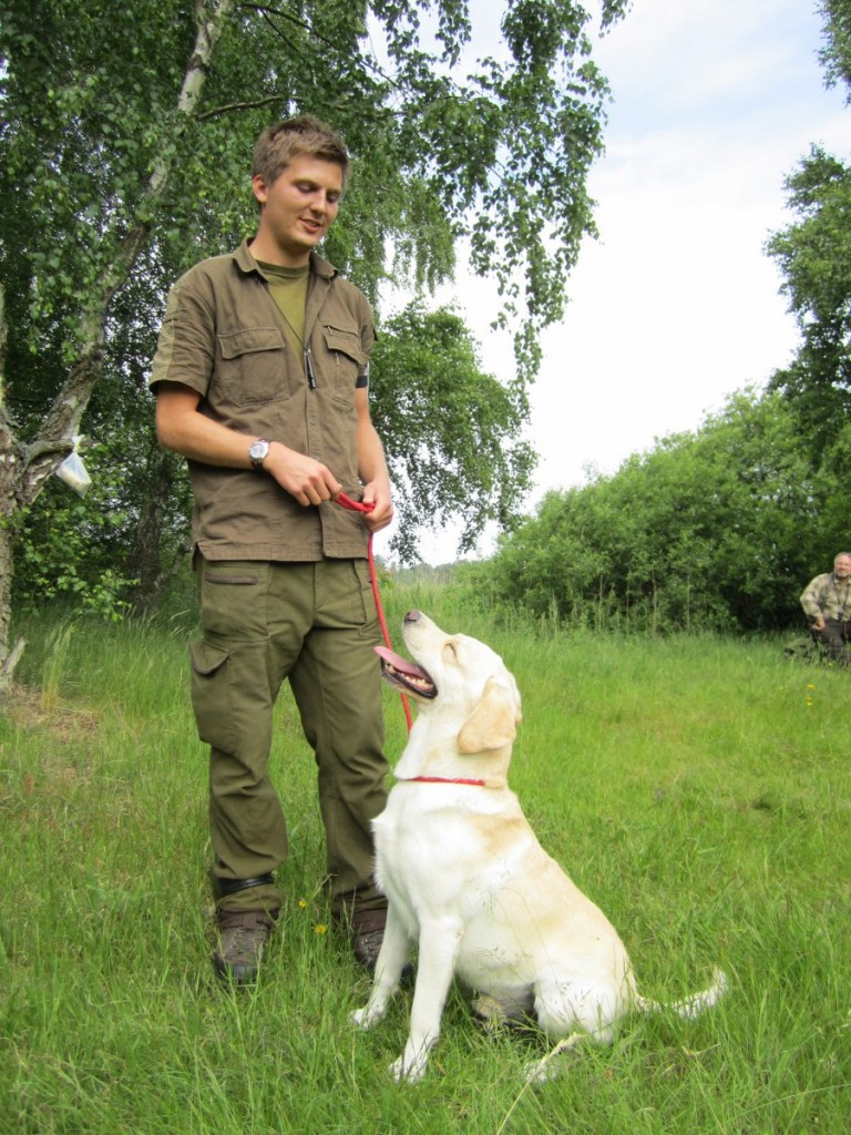 Fredrik med Loke. De klarade både Apporteringsprovet och WT Öppenklass. Hurra!