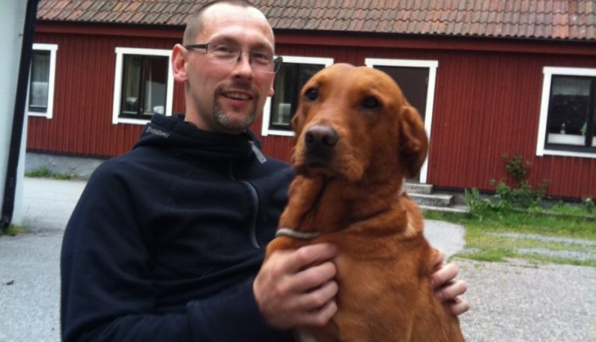 Så där ja, nu är det rätt hund i knät!