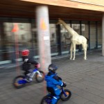 Lite senare träffade vi Malte och Herman och en giraff.