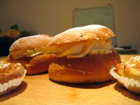 Semlor i gott sällskap med kanelbullar